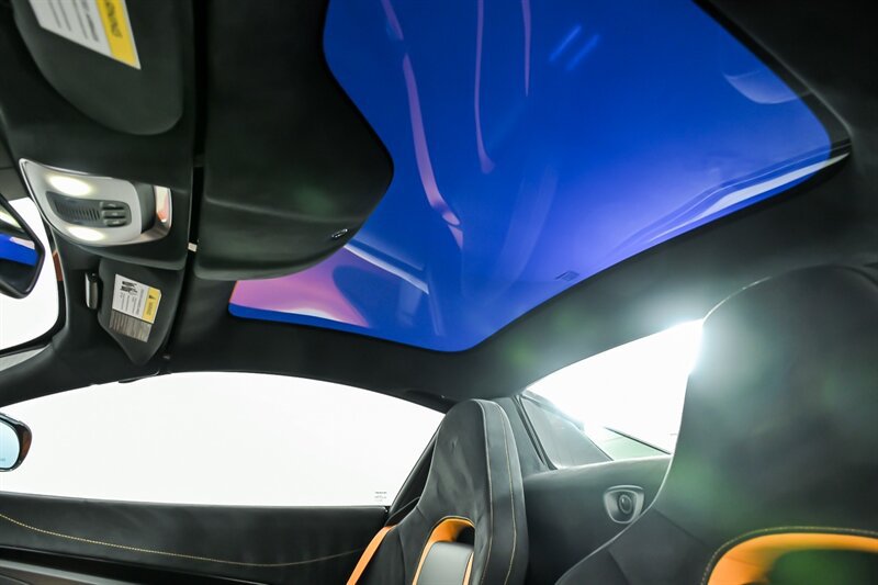 Used 2022 McLaren 720S Spider RWD image 19