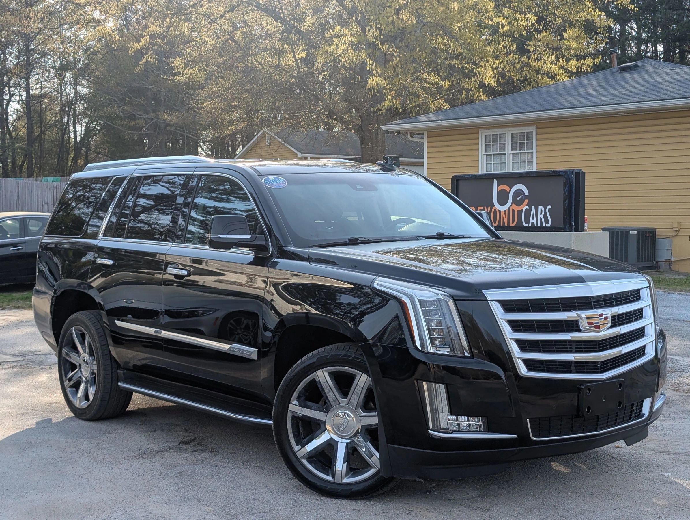 Used 2016 Cadillac Escalade Luxury image 1