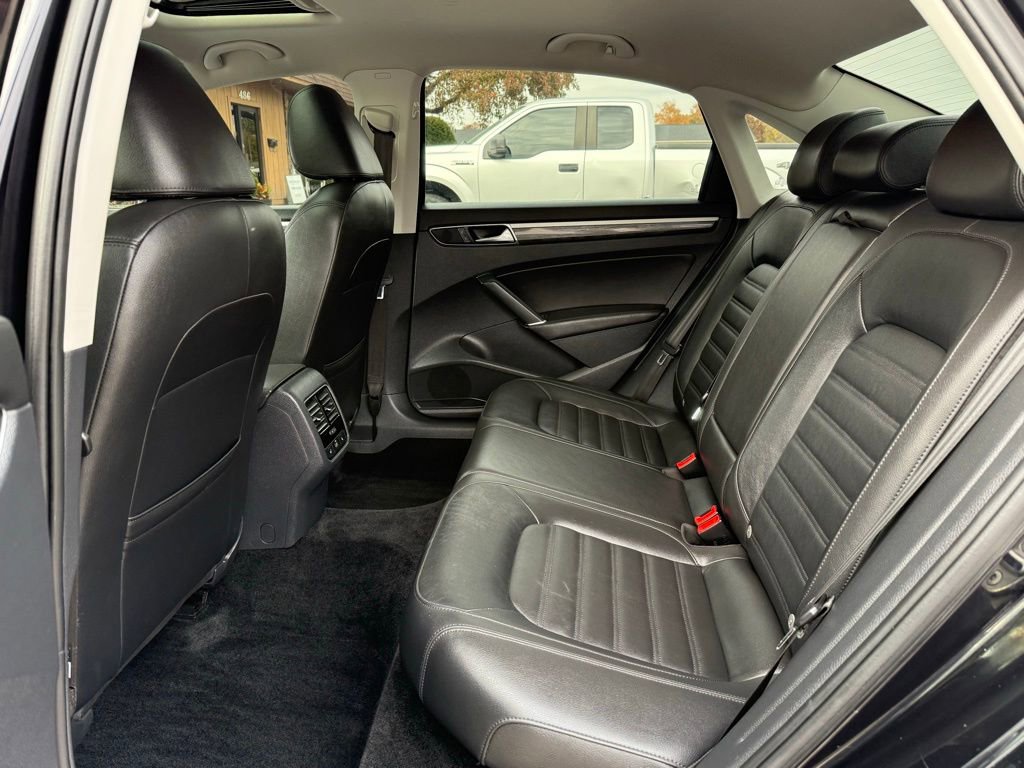 Used 2017 Volkswagen Passat 1.8T SEL Premium image 18