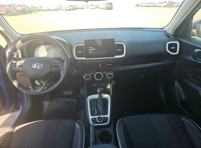 Used 2025 Hyundai Venue Limited FWD image 17