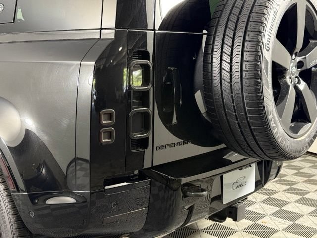 Used 2024 Land Rover Defender 110 X-Dynamic SE AWD/4WD image 13
