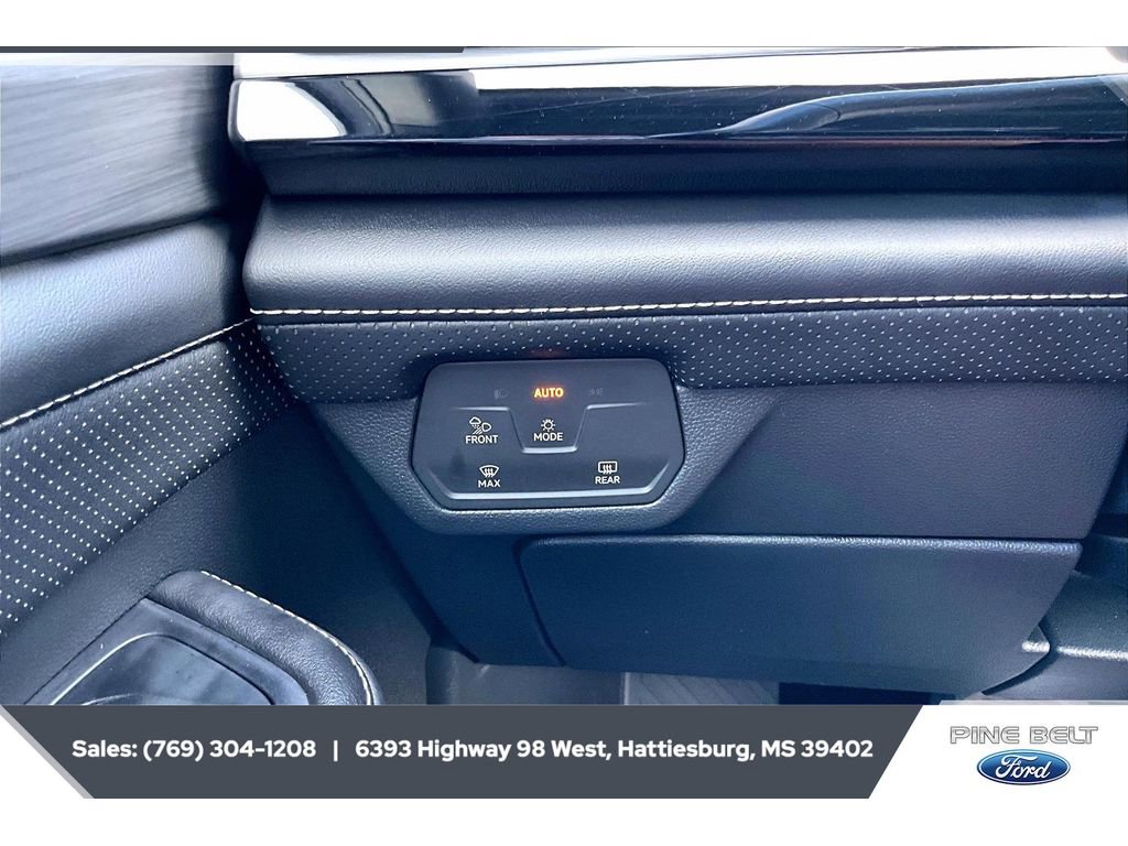 Used 2024 Volkswagen Atlas Cross Sport SE image 23