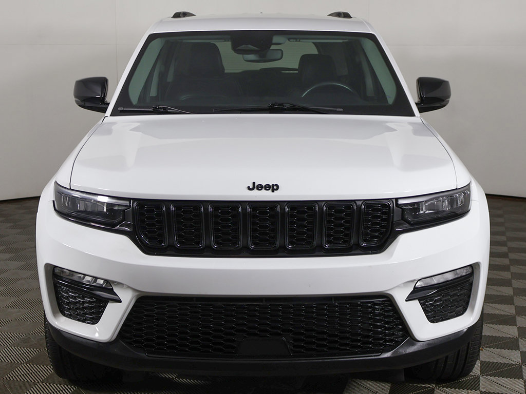 Used 2023 Jeep Grand Cherokee Limited w/ Black Appearance Package AWD/4WD image 13