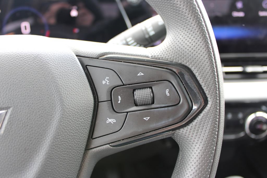 Used 2025 Chevrolet Trax LT image 34