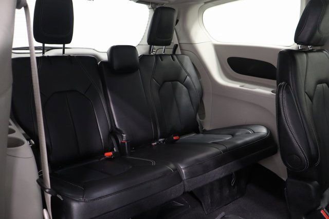 Certified 2024 Chrysler Pacifica Touring-L image 18