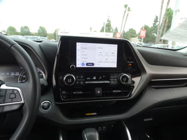 Used 2023 Toyota Highlander XLE image 27
