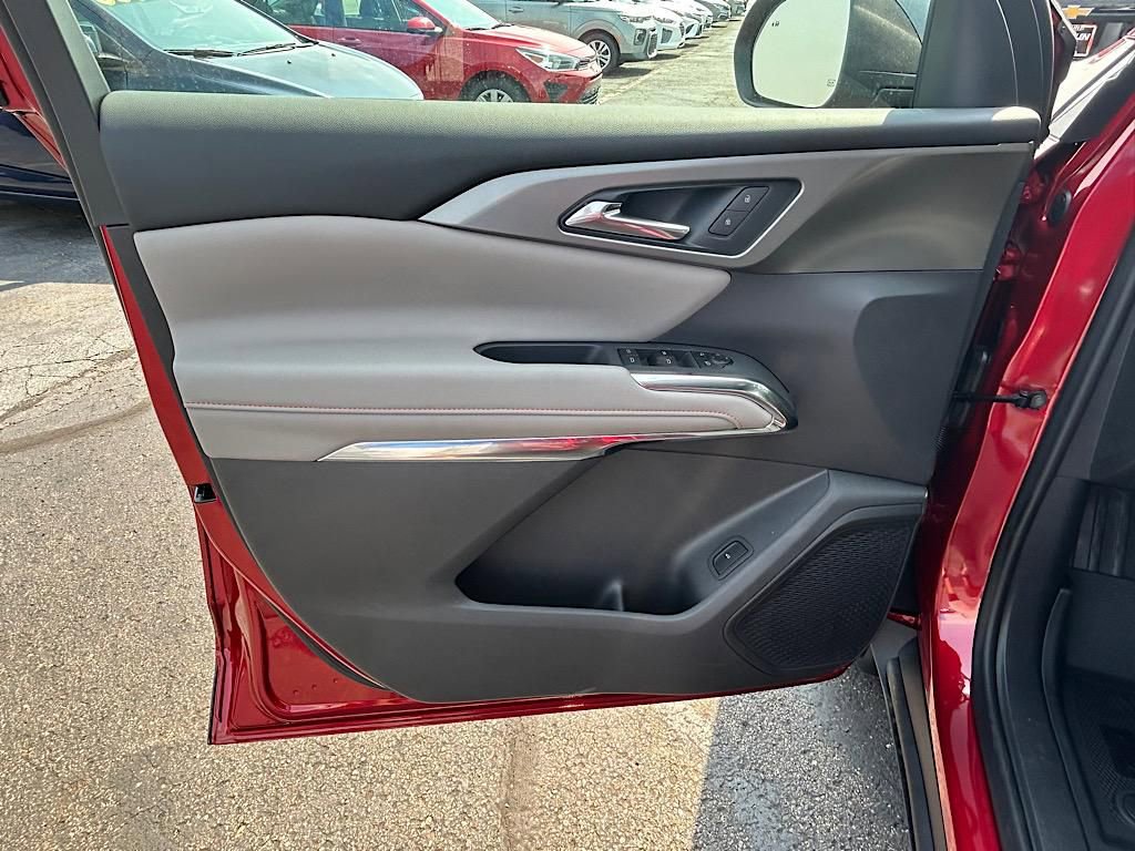 New 2025 Chevrolet Traverse LT w/ LPO, Floor Liner Package image 17