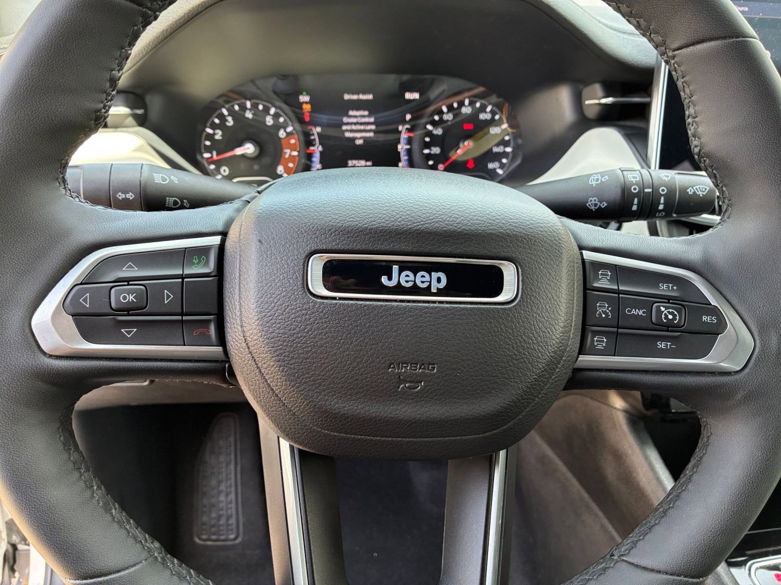 Used 2025 Jeep Compass Limited AWD/4WD image 29