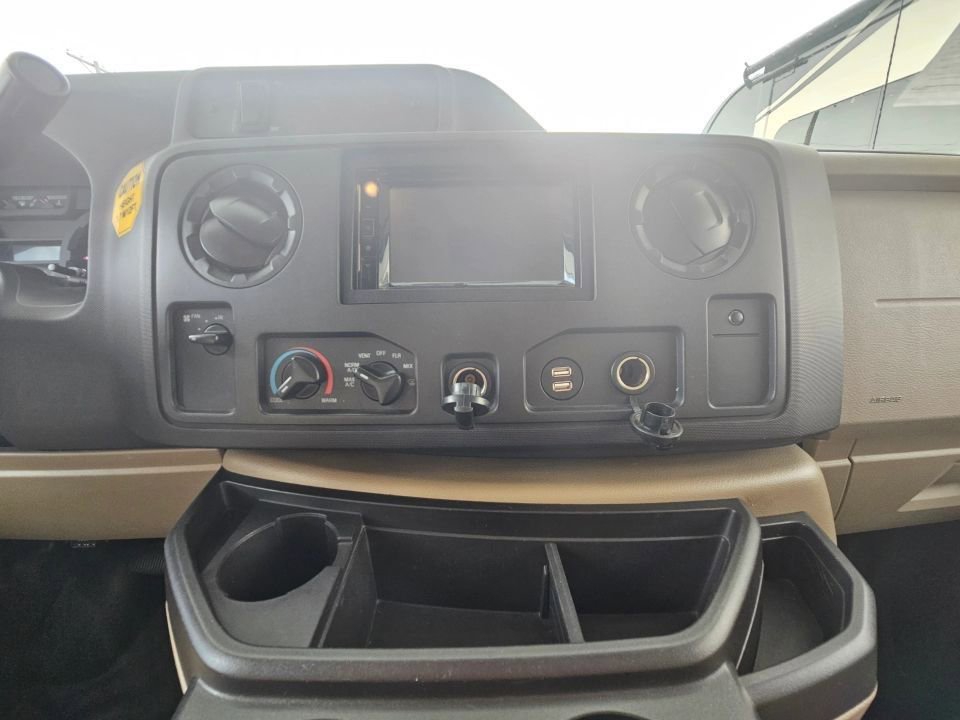 Used 2018 Ford E-450 and Econoline 450 Super Duty w/ Motorhome Prep Package RWD image 12