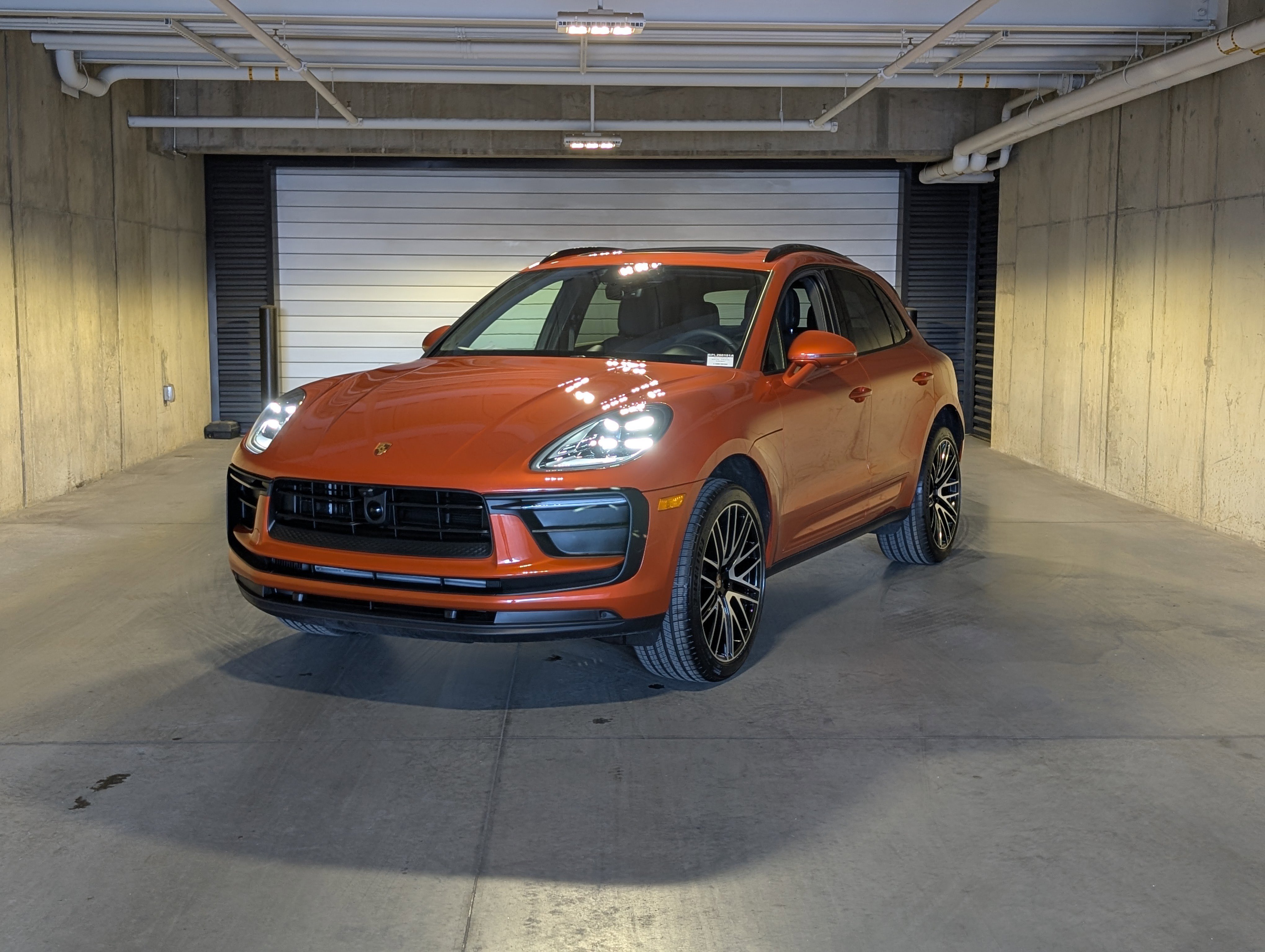 Certified 2025 Porsche Macan image 1