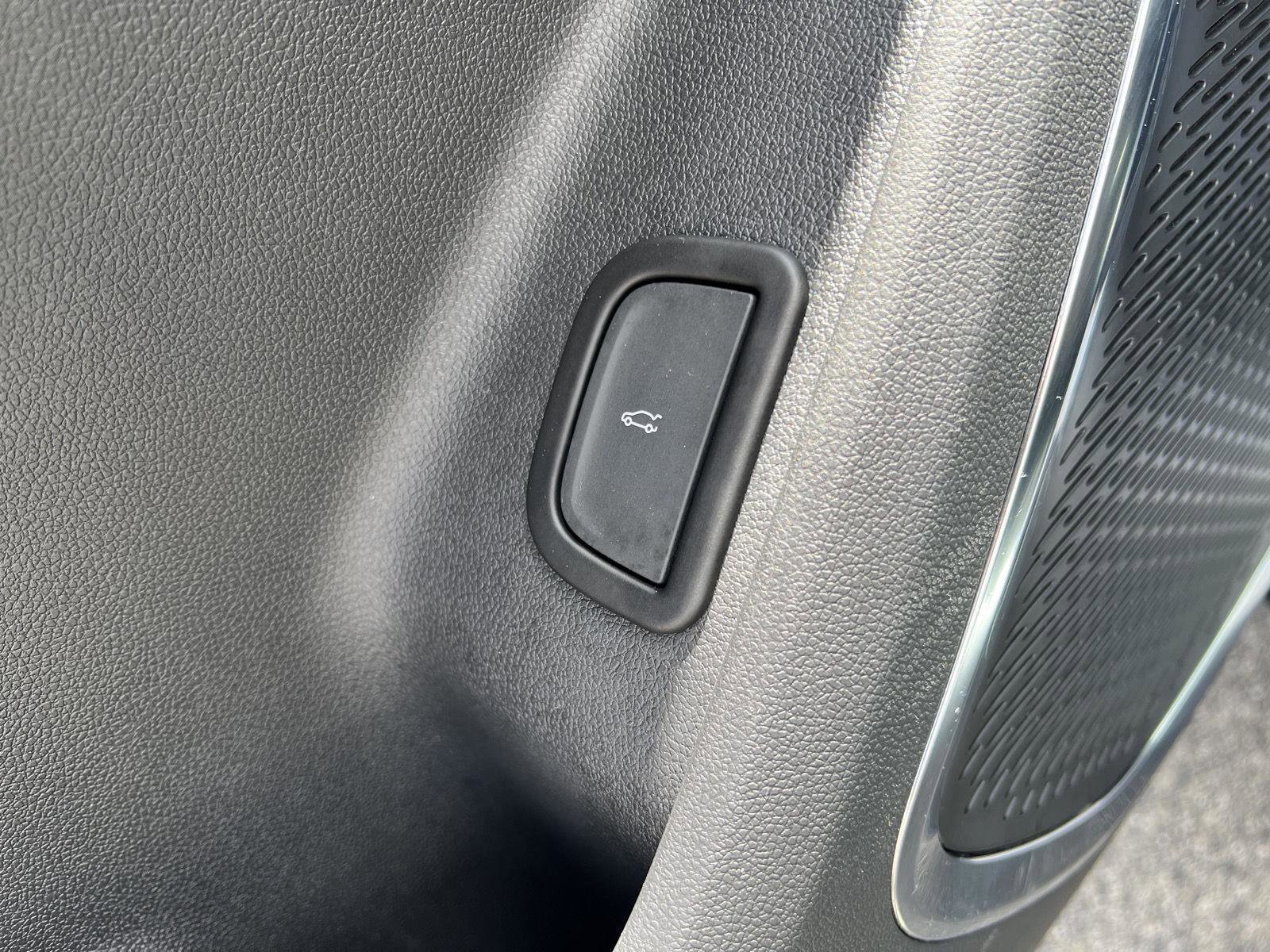 Used 2024 GMC Acadia Elevation AWD/4WD image 16