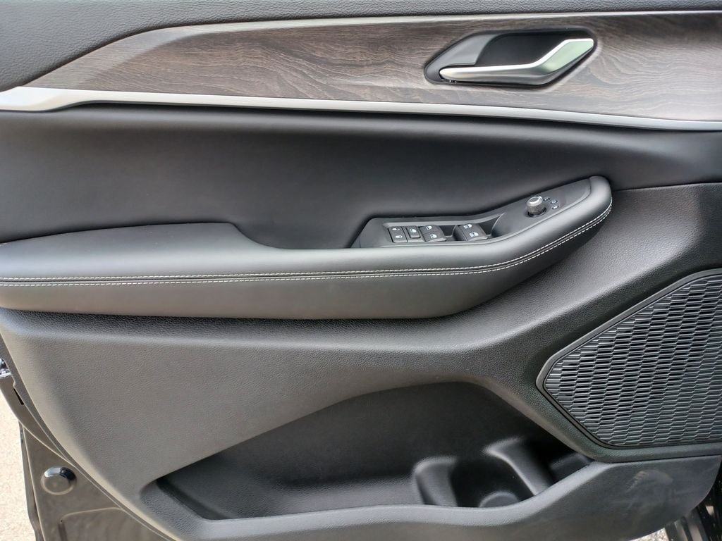 New 2026 Jeep Grand Cherokee Altitude AWD/4WD image 9
