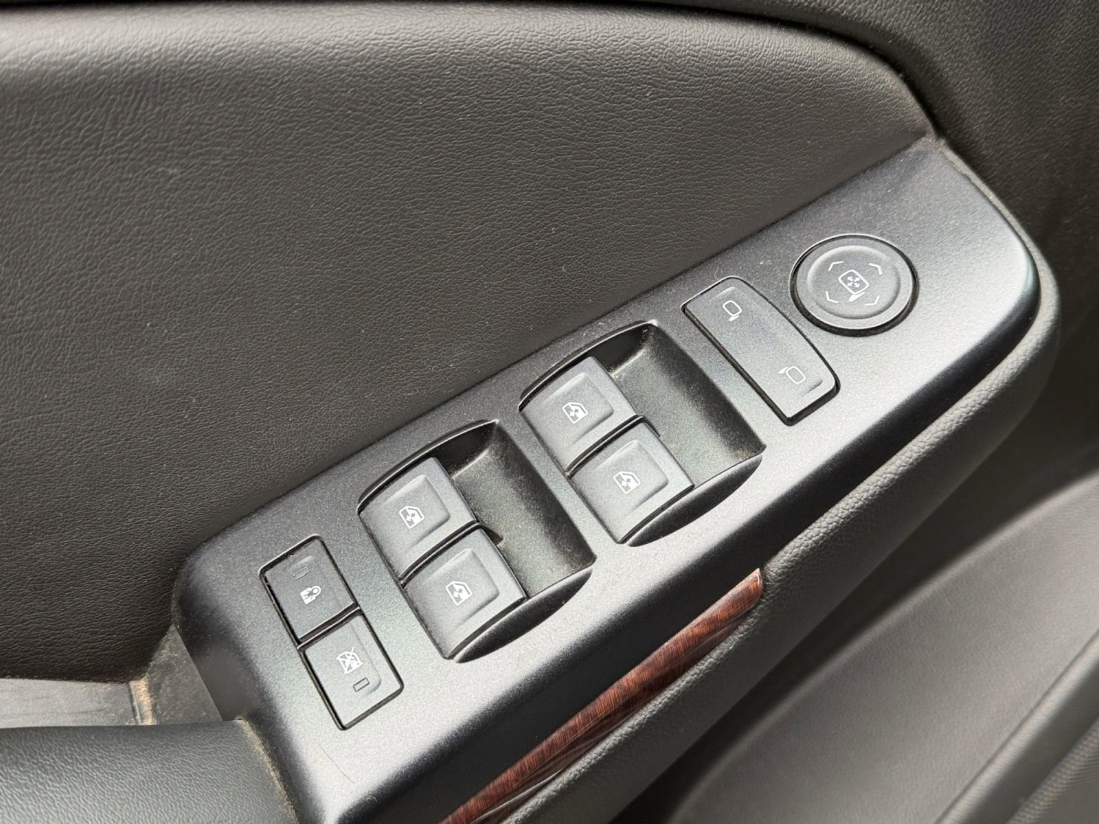 Used 2019 GMC Yukon SLE w/ SLE Value Package image 19