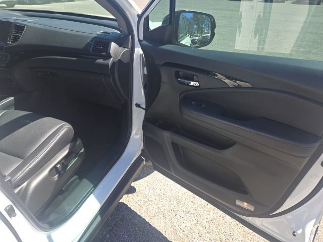 Used 2021 Honda Pilot Touring image 7