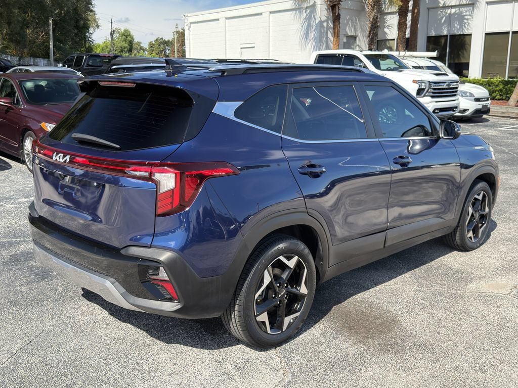 Certified 2025 Kia Seltos EX w/ EX Sunroof Package FWD image 5