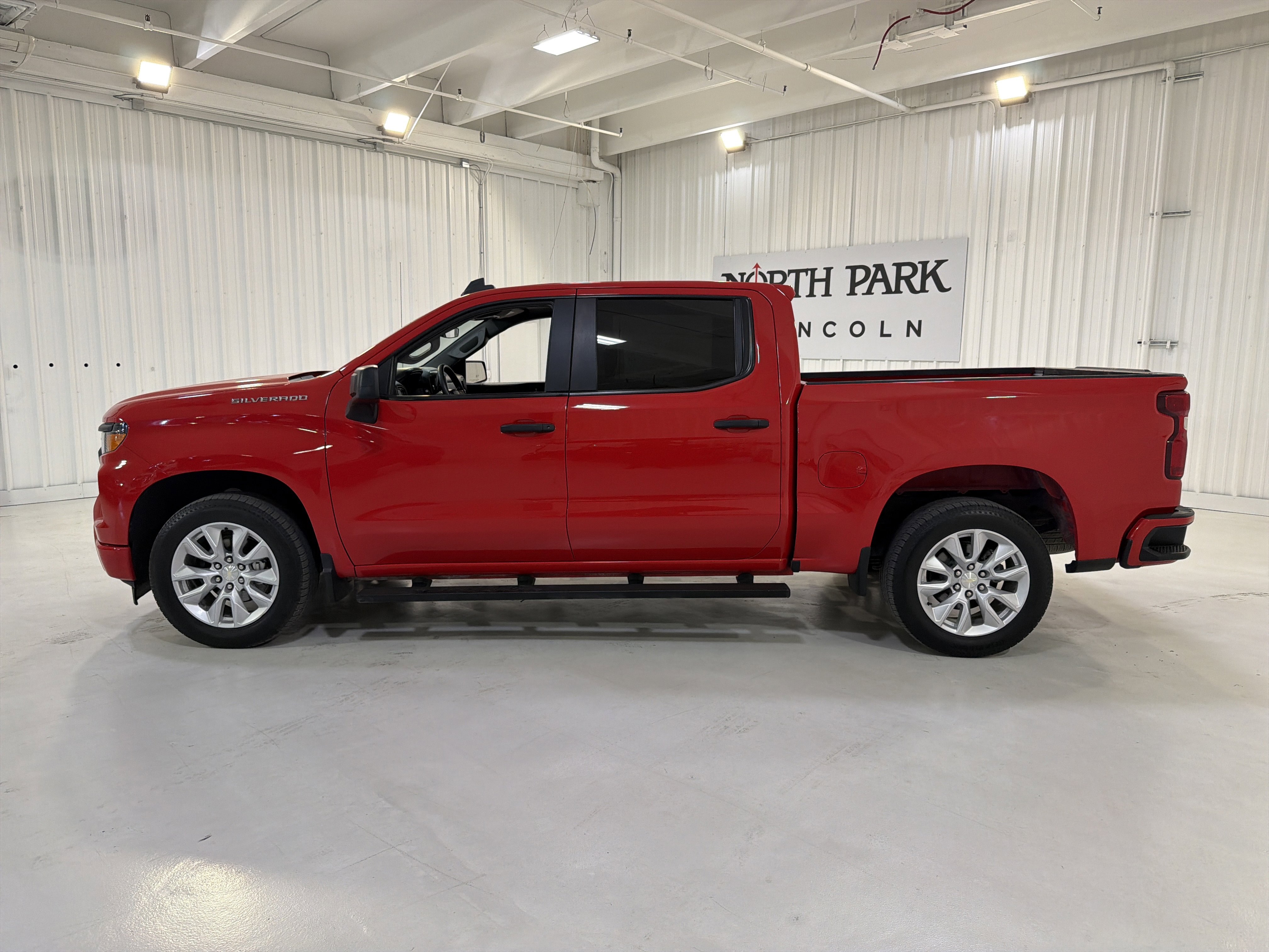 Used 2022 Chevrolet Silverado 1500 Custom image 2