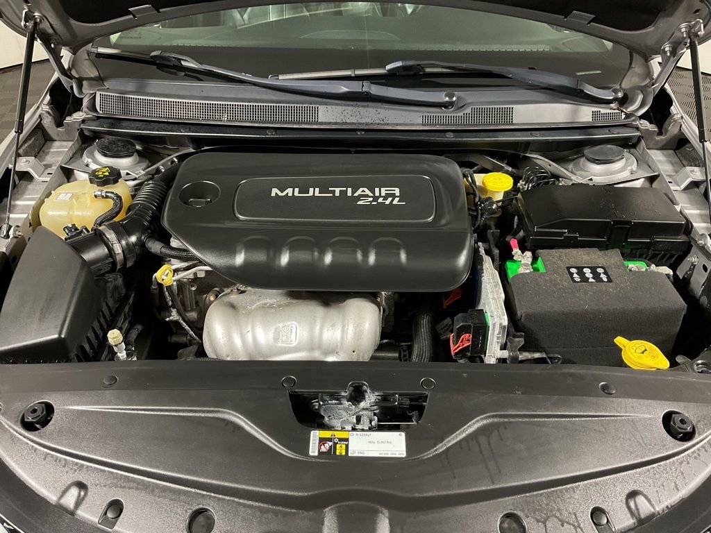 Used 2017 Chrysler 200 Limited Platinum FWD image 9