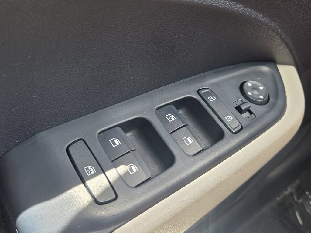 Certified 2026 Hyundai Venue SEL FWD image 27