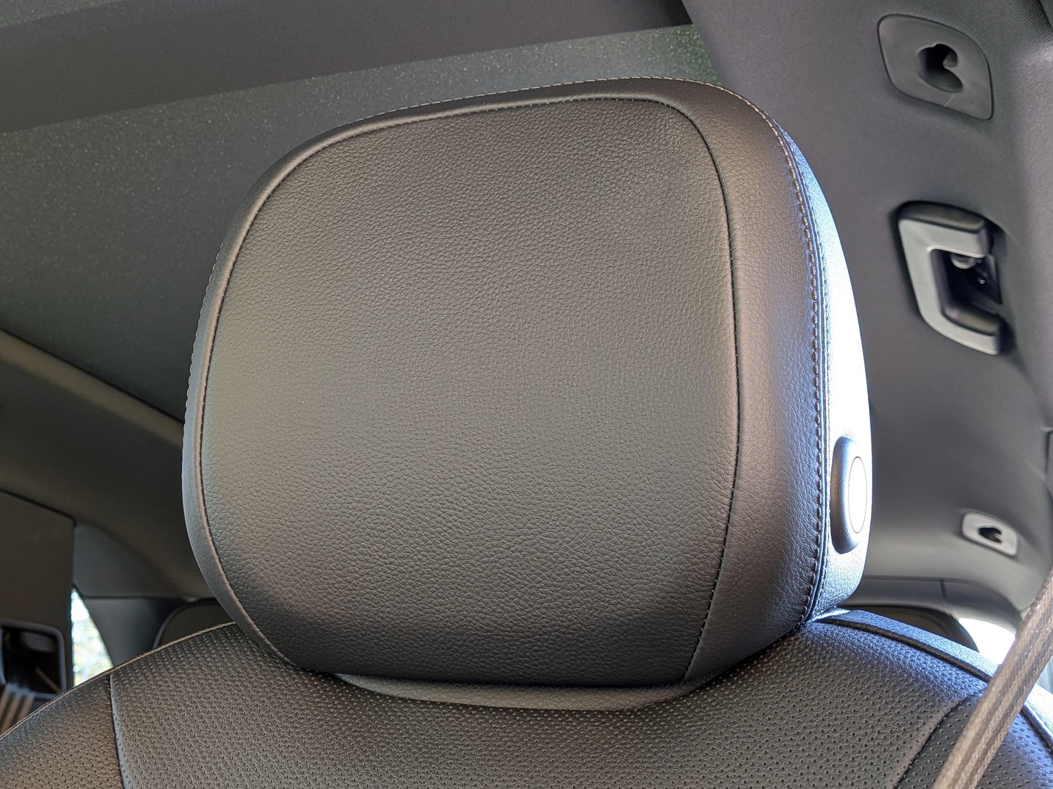 Certified 2025 Porsche Cayenne AWD/4WD image 16