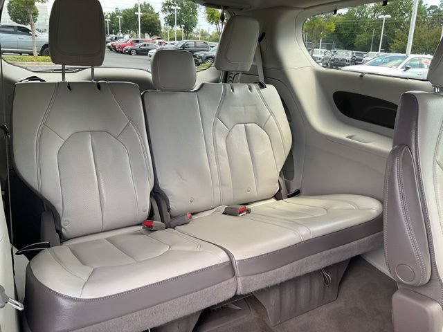 Used 2019 Chrysler Pacifica Touring-L Plus w/ Tire & Wheel Group FWD image 21