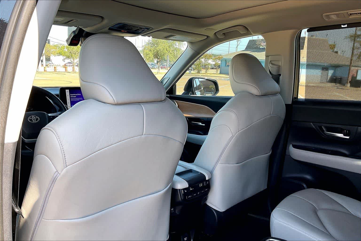 Used 2025 Toyota Grand Highlander FWD image 12