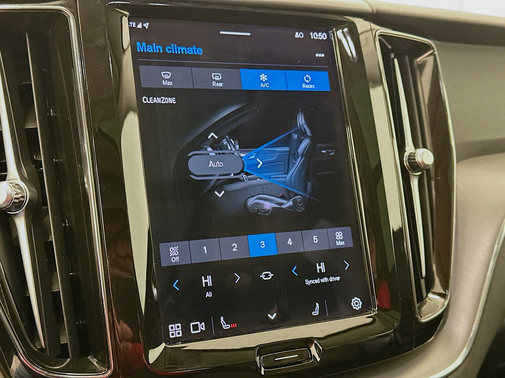 Used 2023 Volvo XC60 B5 Core image 24