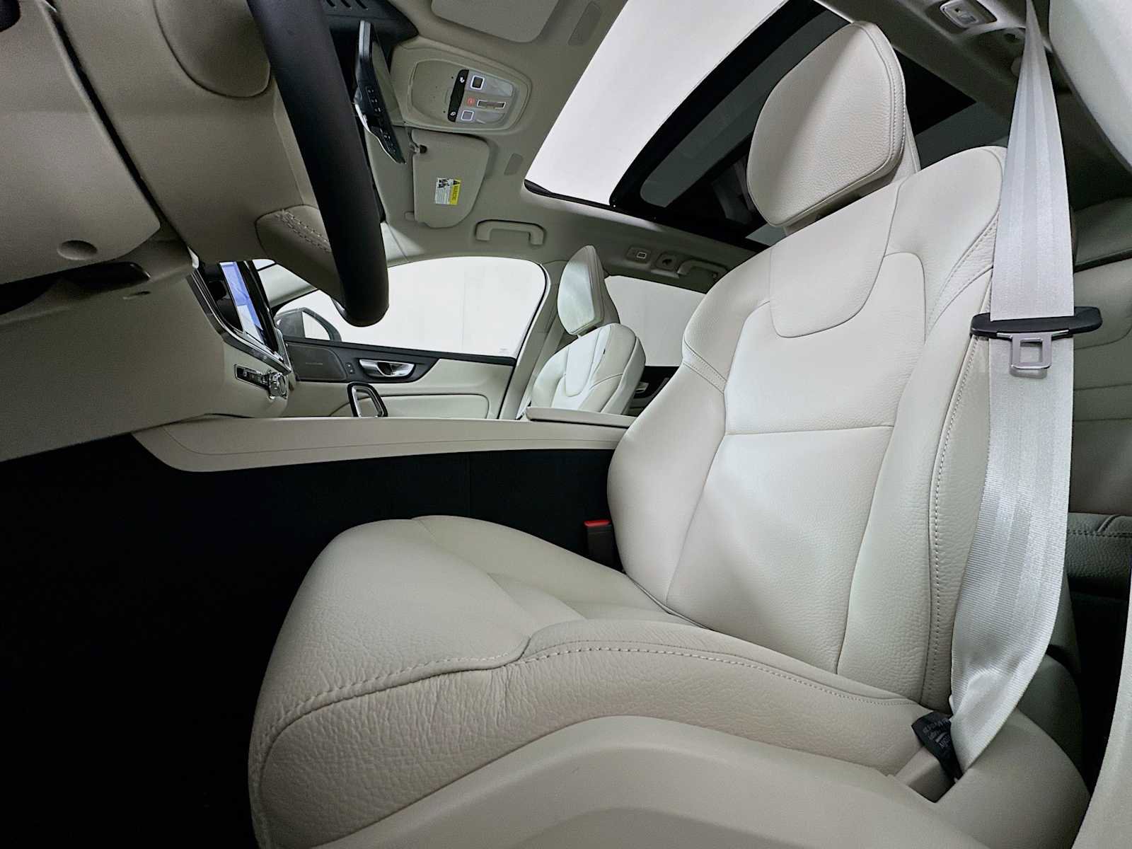New 2026 Volvo V60 B5 Cross Country Plus w/ Climate Package image 19