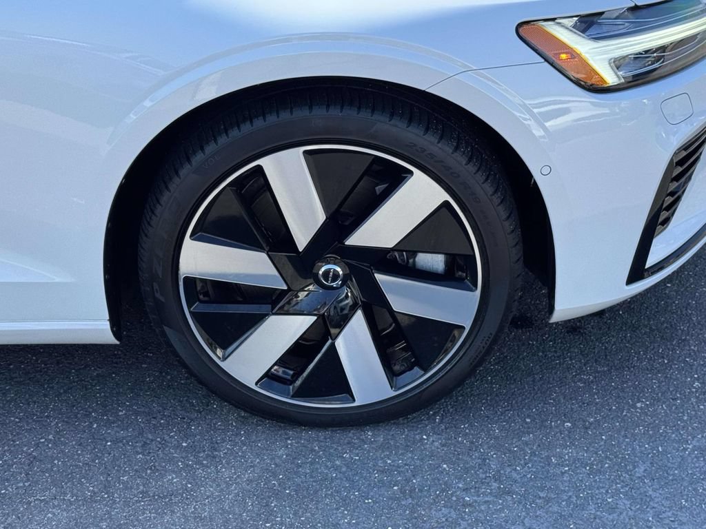 Certified 2024 Volvo S60 T8 Plus w/ Climate Package AWD/4WD image 6