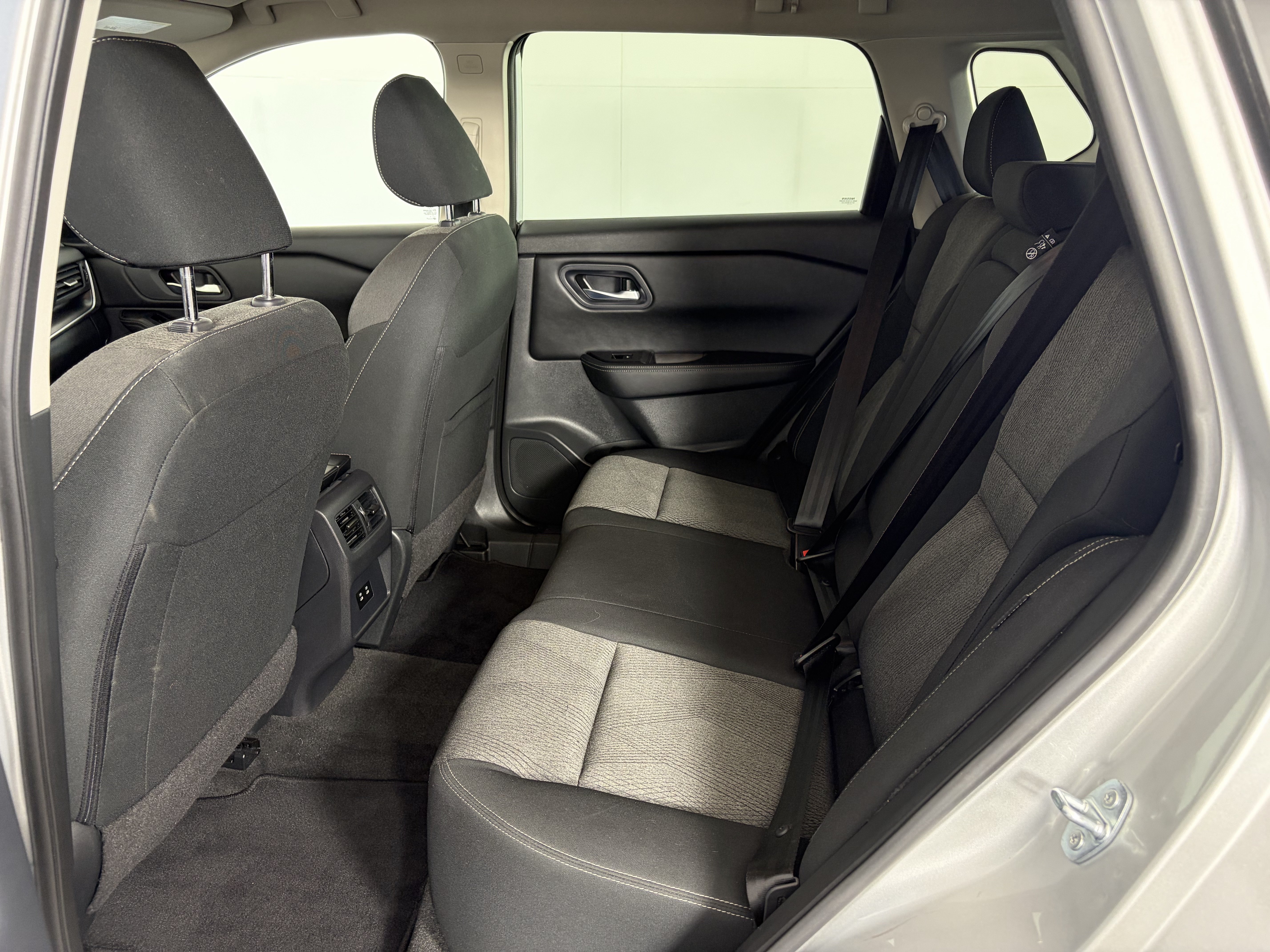 Used 2024 Nissan Rogue SV FWD image 7