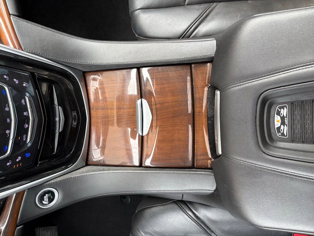 Used 2020 Cadillac Escalade Premium Luxury image 39