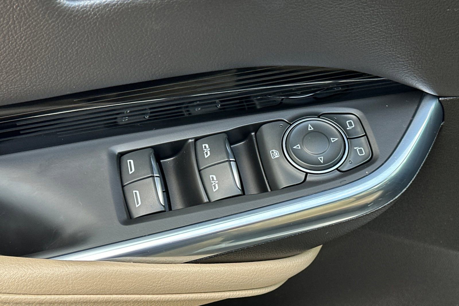 Used 2024 Cadillac XT4 Luxury w/ Cold Weather Package image 12