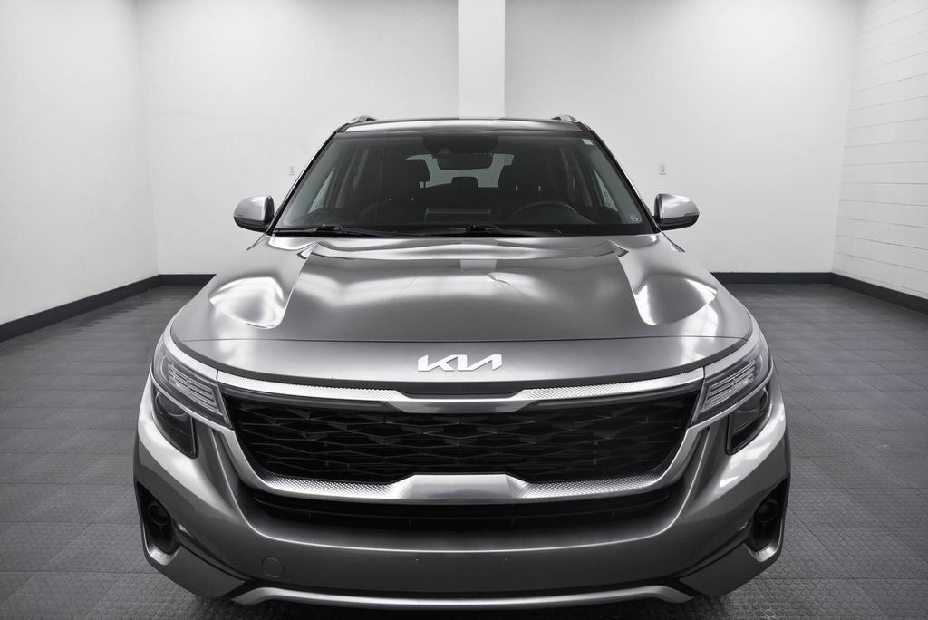 Used 2023 Kia Seltos EX image 3