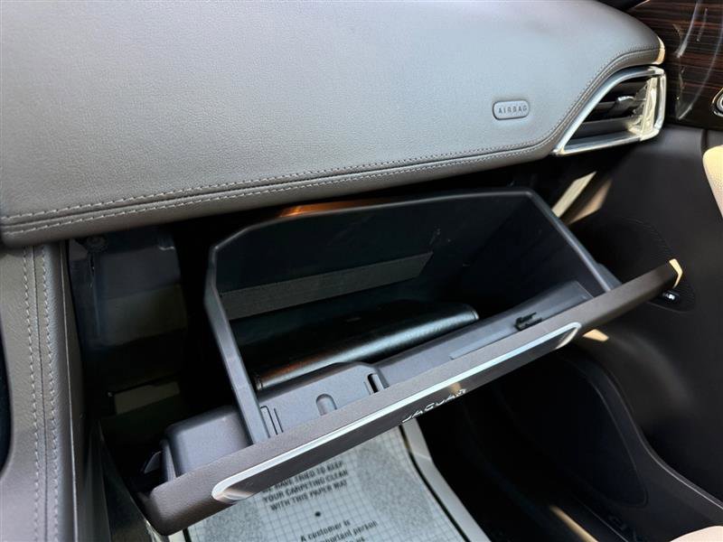 Used 2020 Jaguar F-PACE Prestige image 27