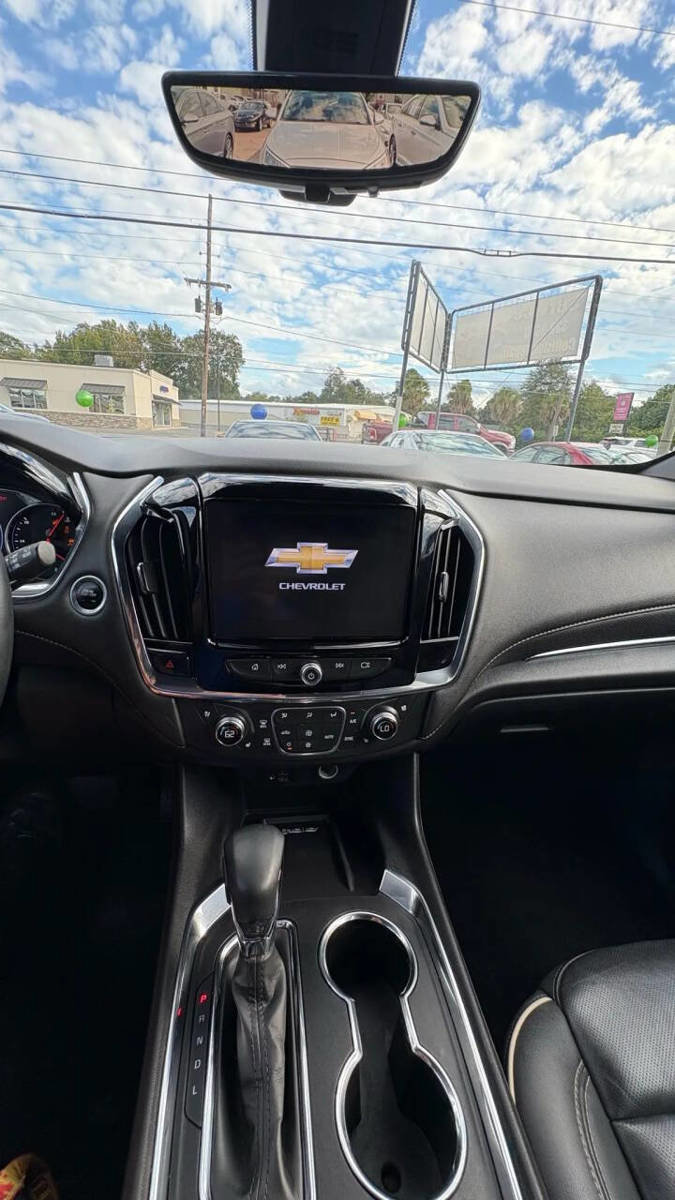 Used 2023 Chevrolet Traverse Premier image 11