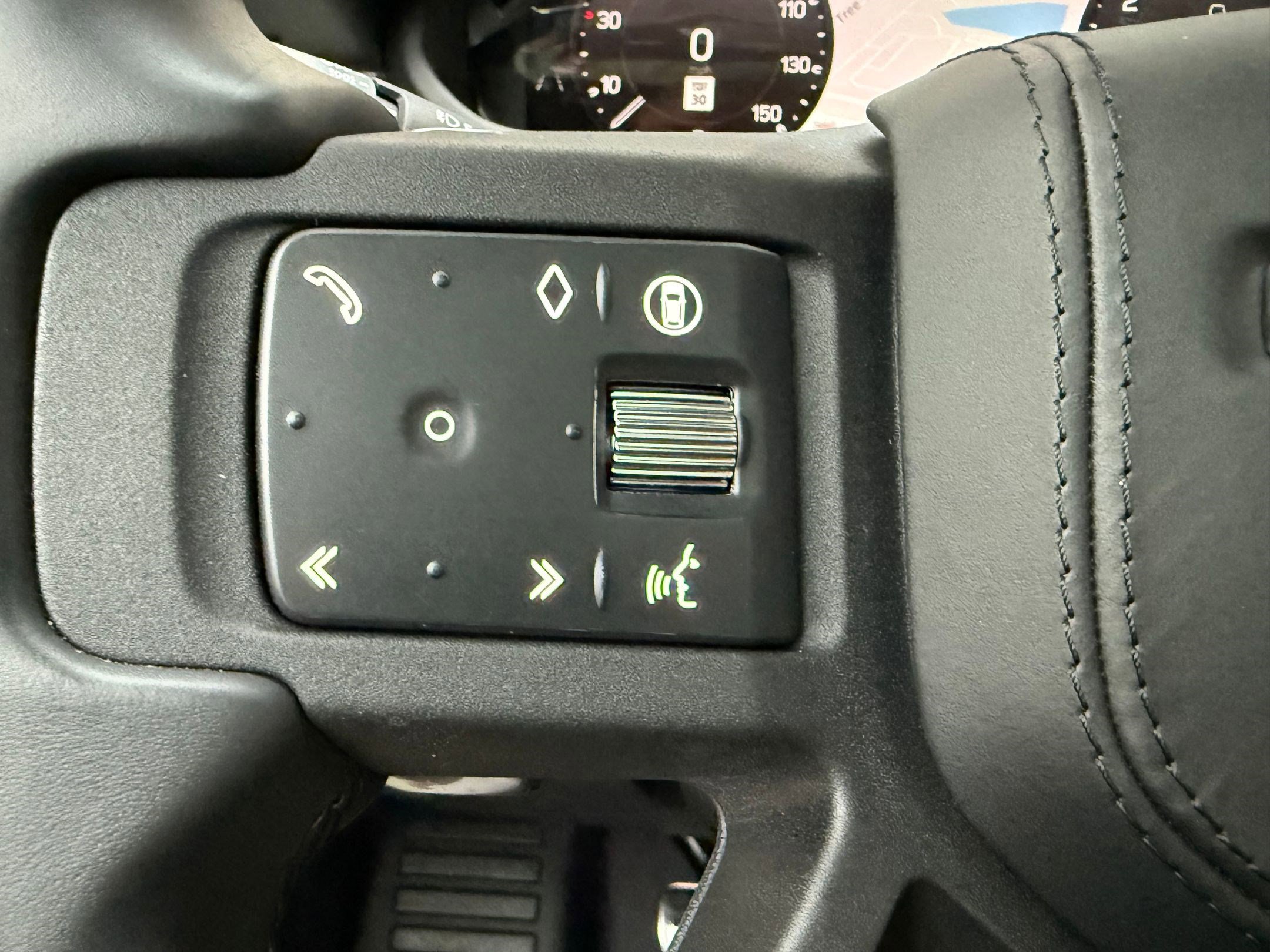 Used 2025 Land Rover Defender 110 V8 image 16