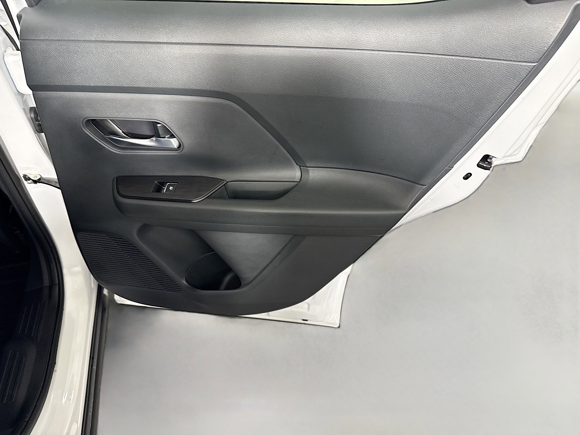 Used 2026 Nissan Kicks SR image 28