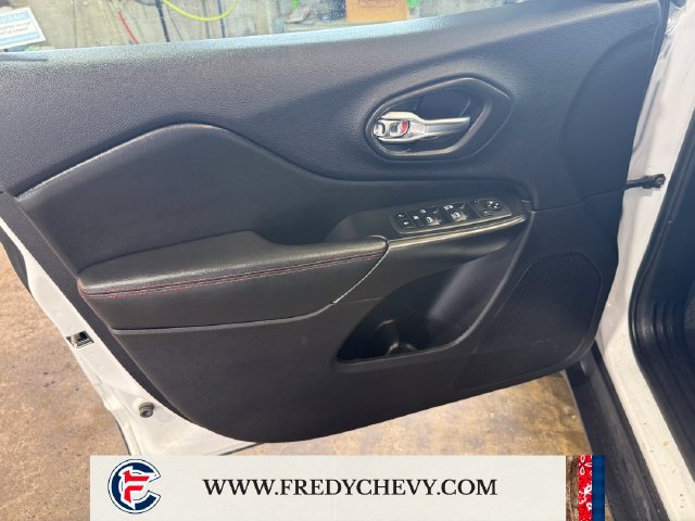 Used 2020 Jeep Cherokee Trailhawk w/ Comfort/Convenience Group AWD/4WD image 11
