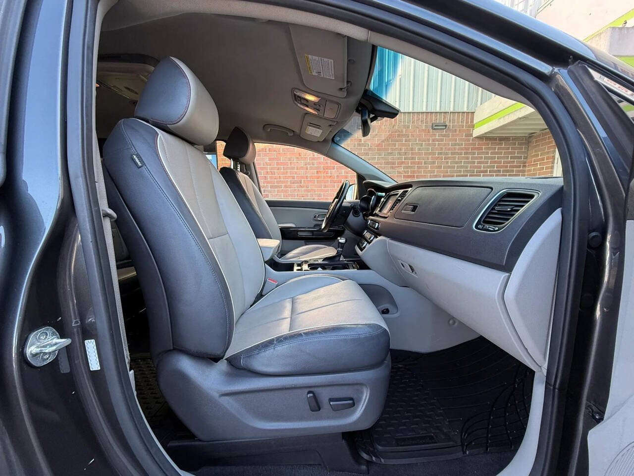 Used 2018 Kia Sedona SX FWD image 34