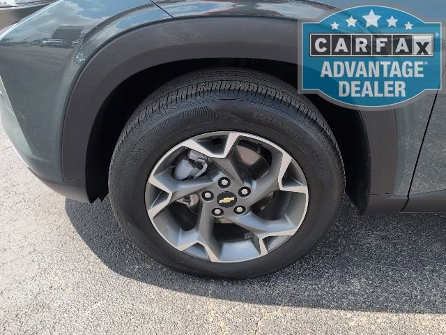 Certified 2025 Chevrolet Trax LT FWD image 3
