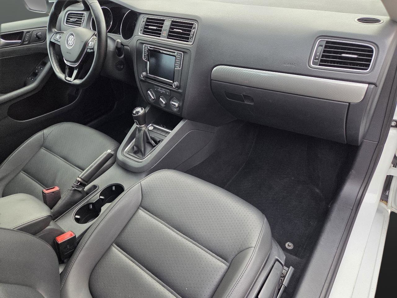 Used 2017 Volkswagen Jetta SE image 16