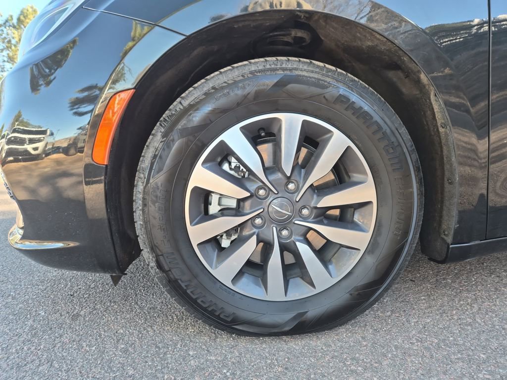 Used 2024 Chrysler Pacifica Select image 37