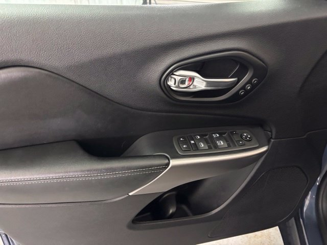 Used 2021 Jeep Cherokee Limited AWD/4WD image 11