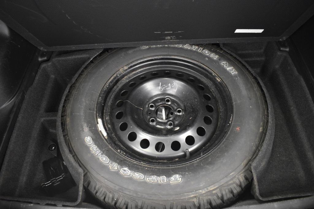 Used 2019 Jeep Cherokee Trailhawk w/ Cold Weather Group image 22