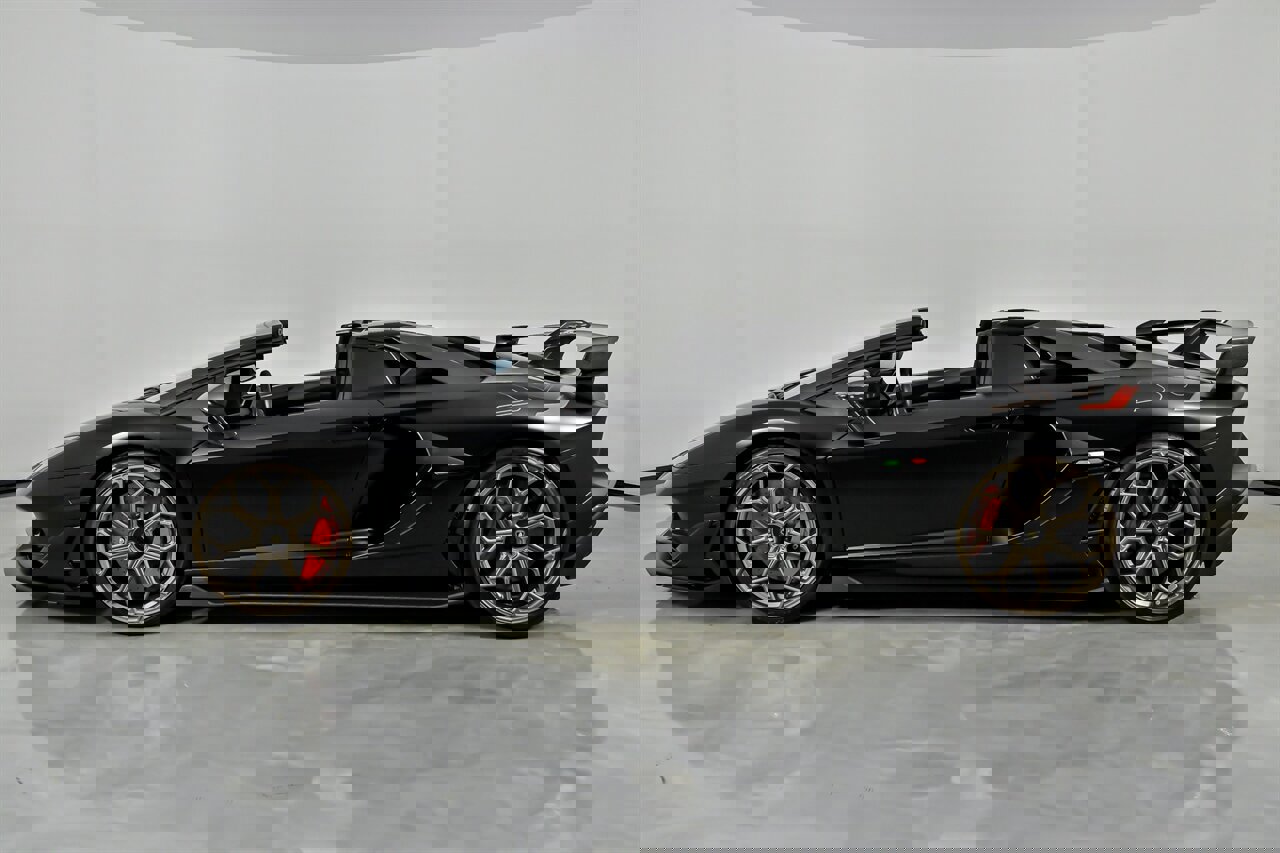 Used 2021 Lamborghini Aventador SVJ image 8