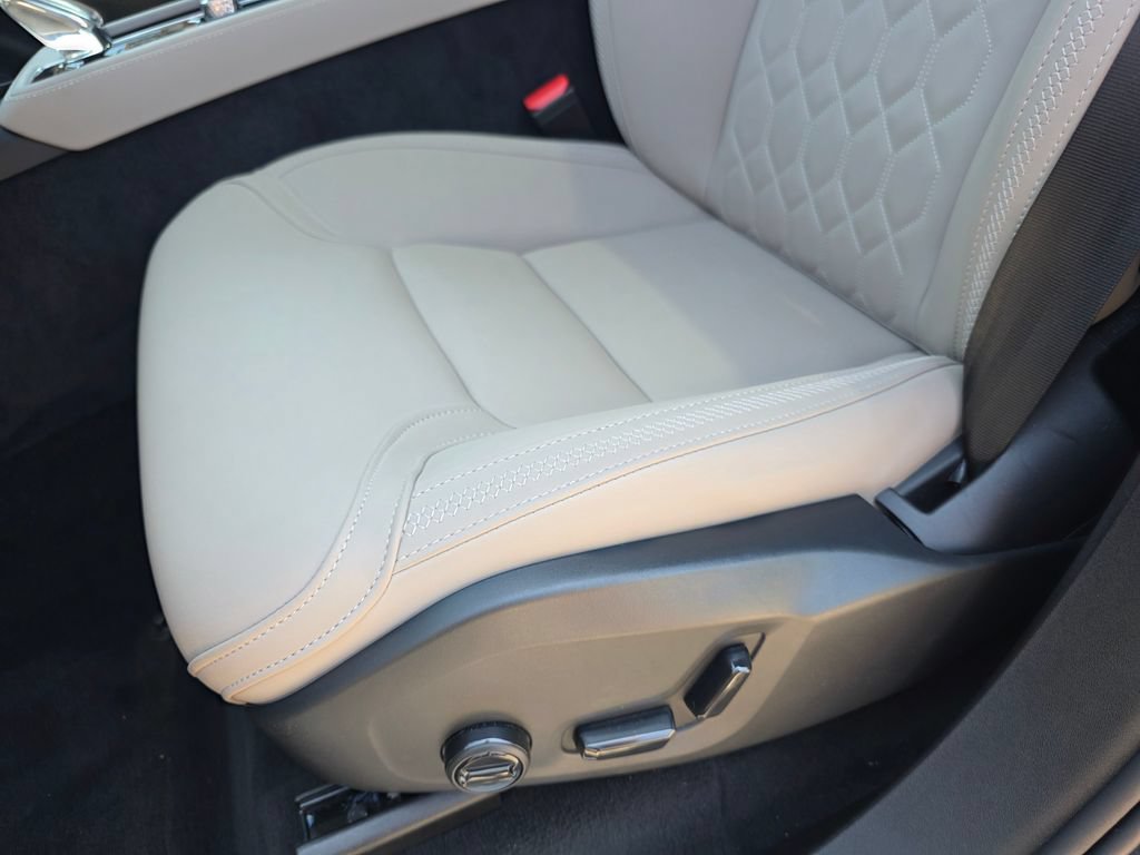 Used 2026 Volvo XC90 B6 Plus AWD/4WD image 12