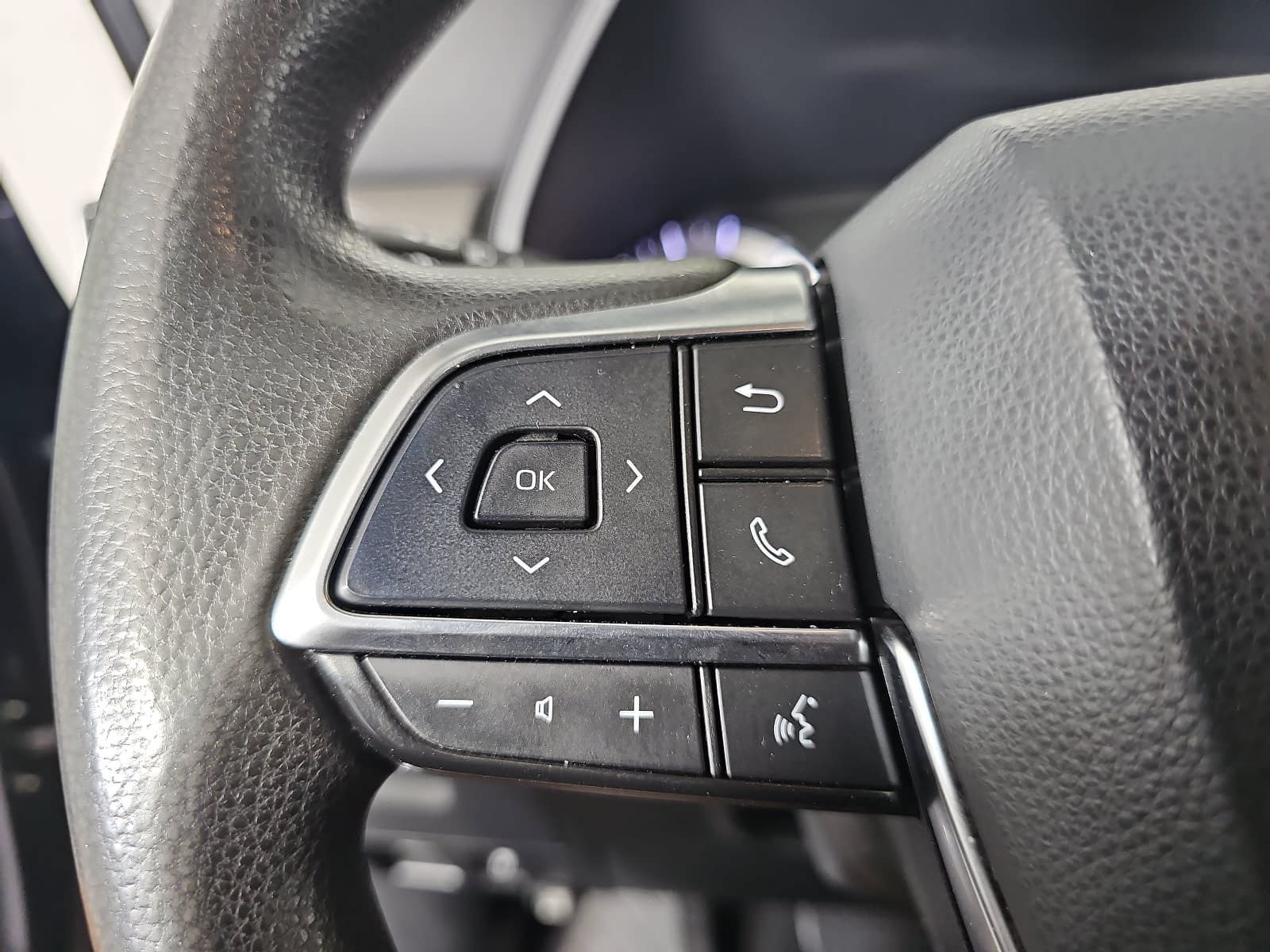 Used 2021 Toyota Highlander L FWD image 15