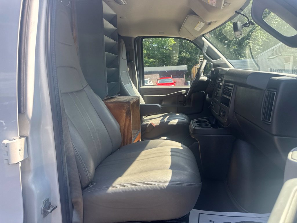 Used 2016 GMC Savana 3500 Extended RWD image 29