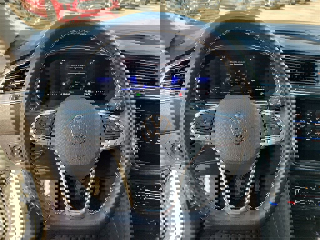 Used 2024 Volkswagen Tiguan SE image 21