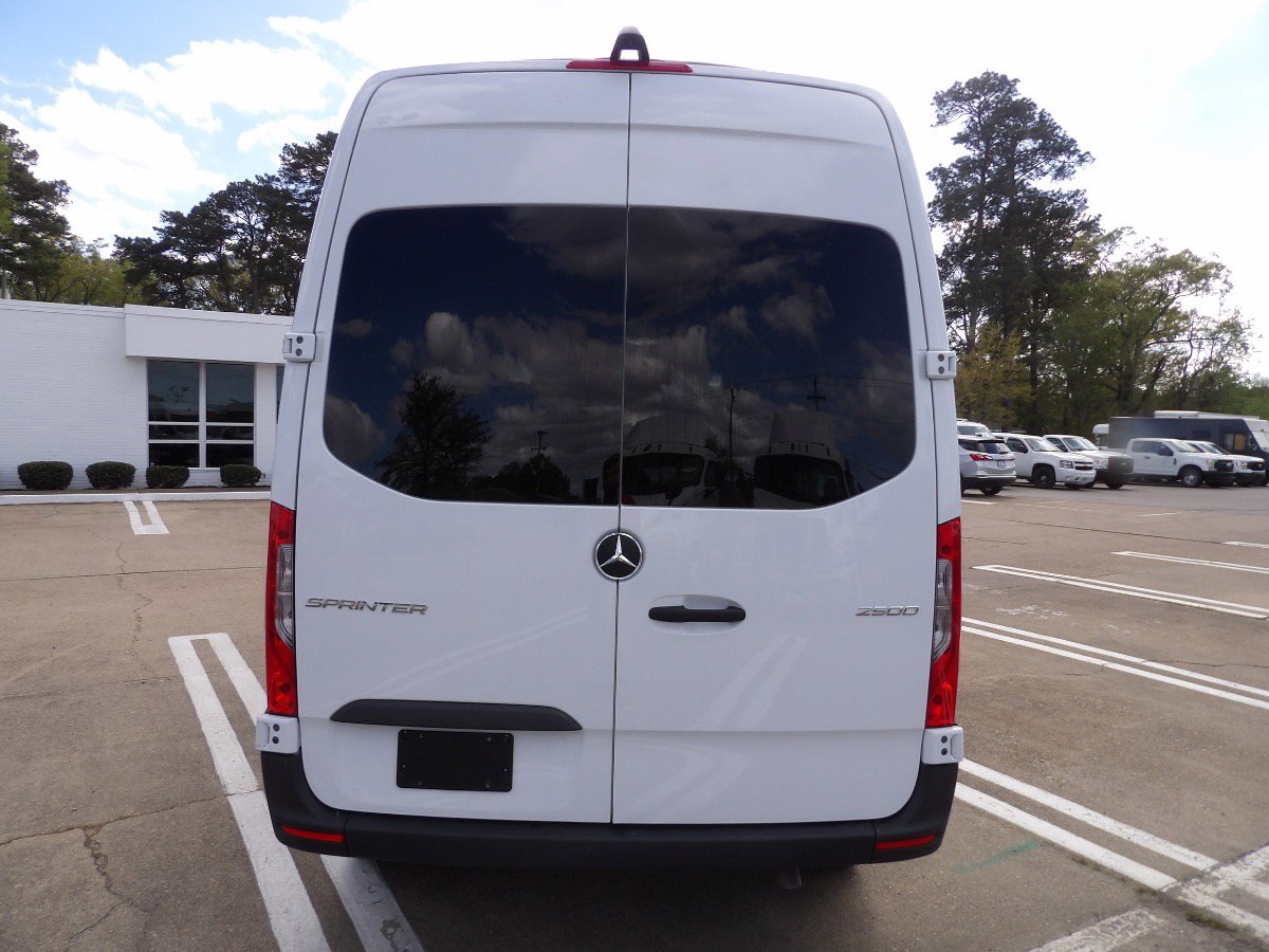 Used 2025 Mercedes-Benz Sprinter 2500 image 3