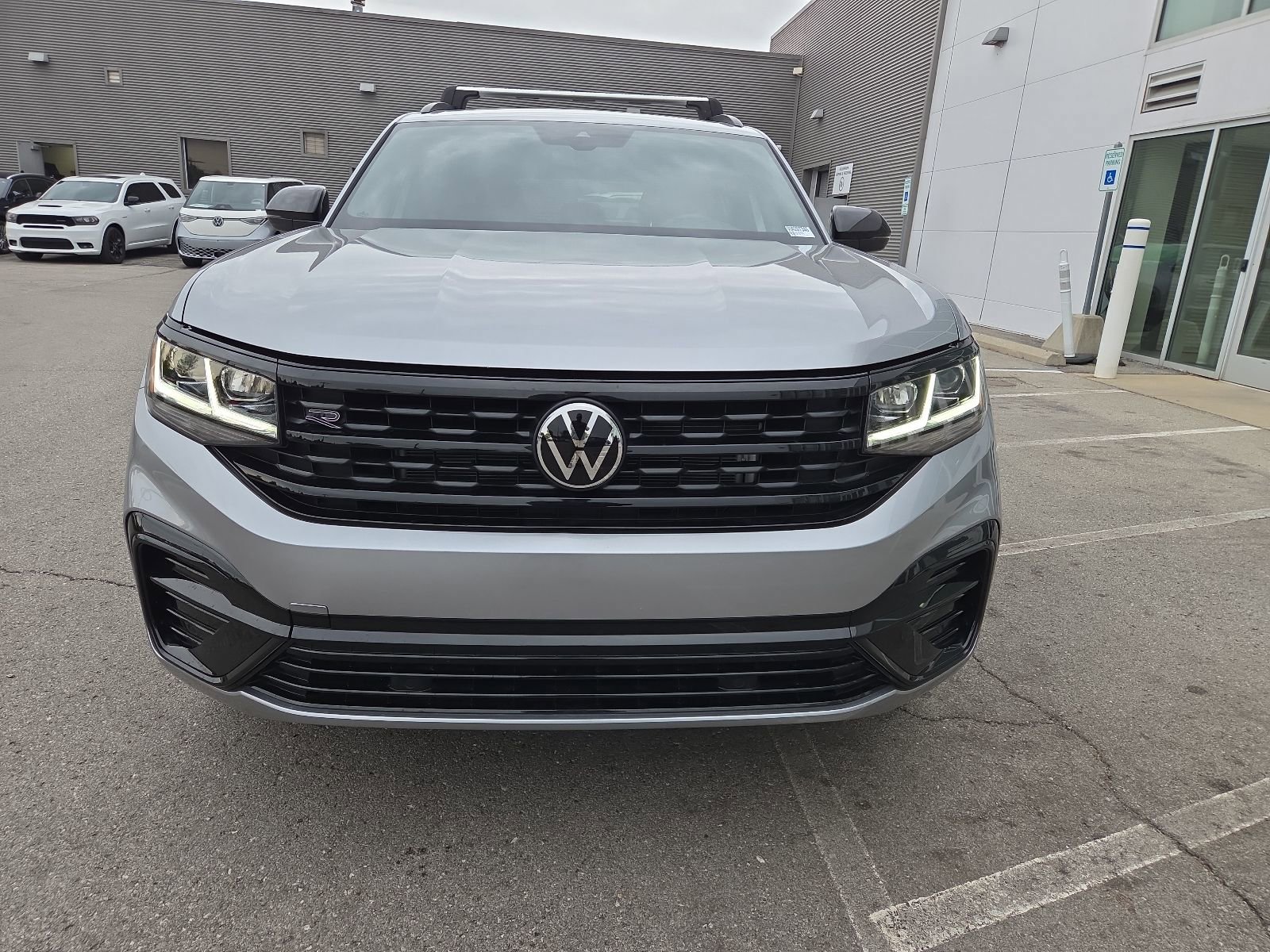 Certified 2023 Volkswagen Atlas Cross Sport SEL R-Line AWD/4WD image 3